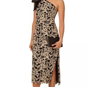 Adrianna Papell size 4
Women's Metallic Leaf Lace Sheath Dress